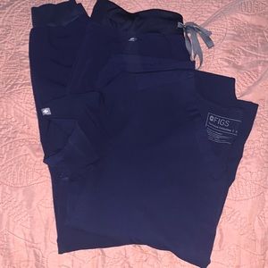 Figs small Navy scrub set. Like new condition, just too big for me now.